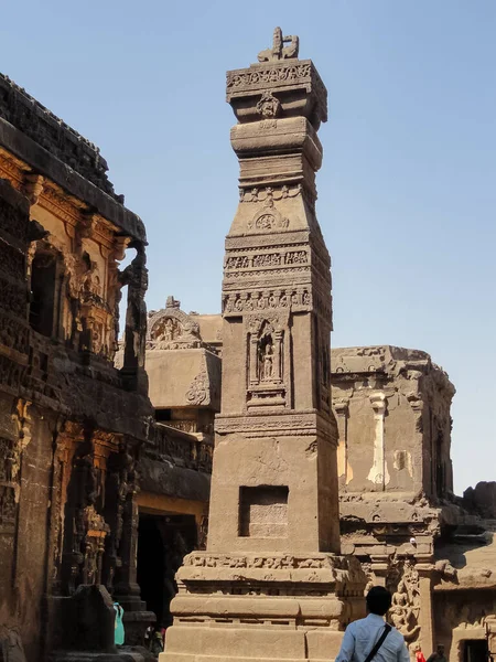Aurangabad, Maharashtra / Hindistan - Ekim 2019: Ellora mağaralarındaki taşların mimari görüşü. Ayrıca ünlü ve unesco mirası anıtı altında.