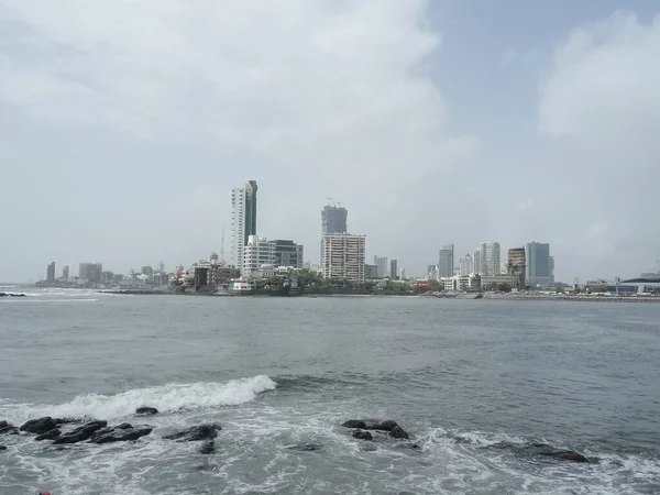 Mumbai 'nin deniz kıyılarındaki manzarası: Mumbai, Hindistan