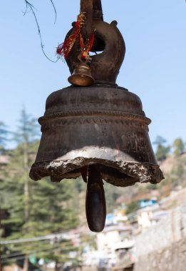 Jageshwar tapınağının içinde dua çanı