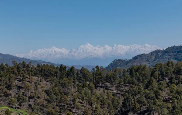 Karlar Dağları Kapladı Manzaralı Manzara Utrakhand Deki Dağ Katmanlarıyla — Stok fotoğraf