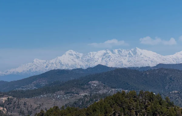 Neve Coberto Montanhas Vista Panorâmica Com Camadas Montanhas Uttrakhand — Fotografia de Stock