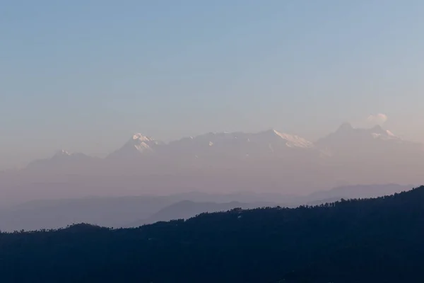 Karlar Dağları Kapladı Manzaralı Manzara Utrakhand Deki Dağ Katmanlarıyla — Stok fotoğraf