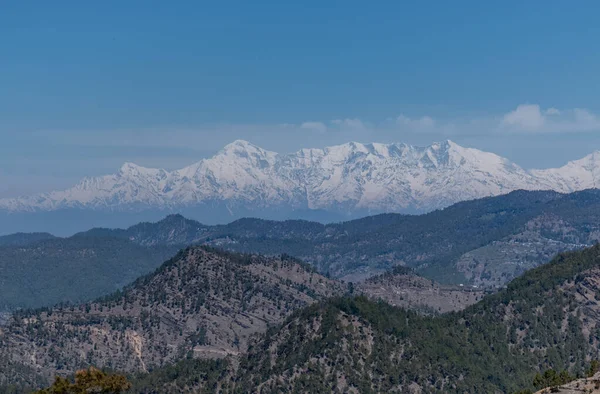 Sněhem Pokryté Hory Malebný Pohled Vrstvami Hor Uttrakhand — Stock fotografie zdarma