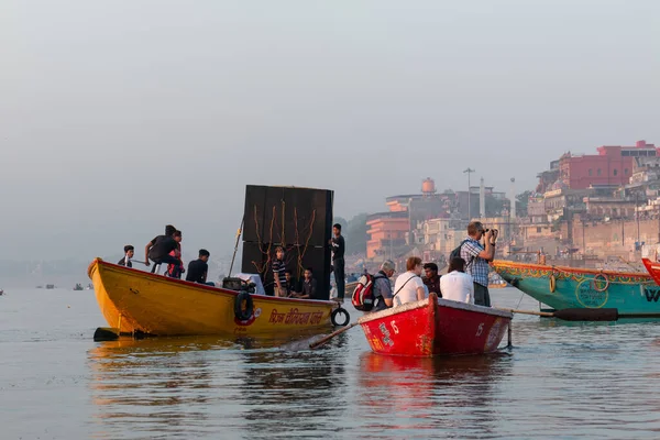 Варанаси Урар Прадеш Индия Апрель 2019 Лодки Бродят Реке Районе — стоковое фото