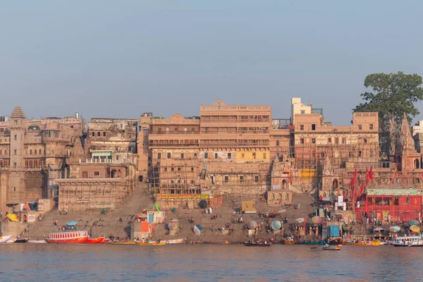 Varanasi Ghats 色彩艳丽的Dasashwamedh Ghat Boats River Ganges Varanasi India April — 图库照片