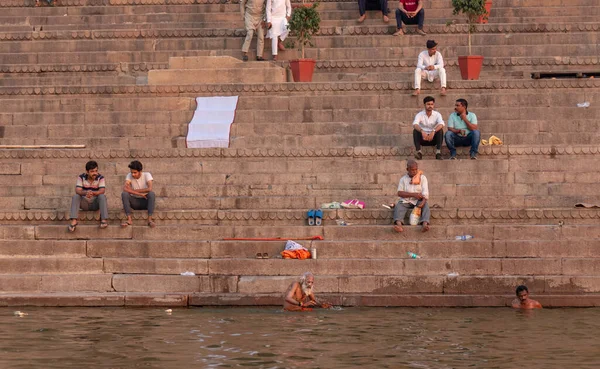 Pilgrims Bathing Holy Ganges River Sunrise Varanasi India — Stock Photo, Image