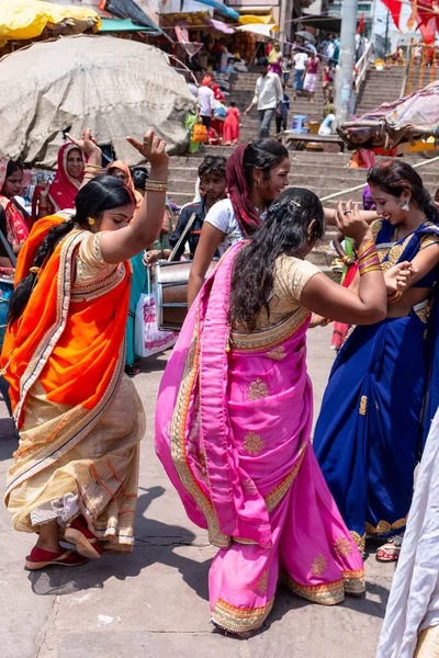 Varanasi Uttar Pradesh India Abril 2019 Joven Mujer India Bailando — Foto de Stock