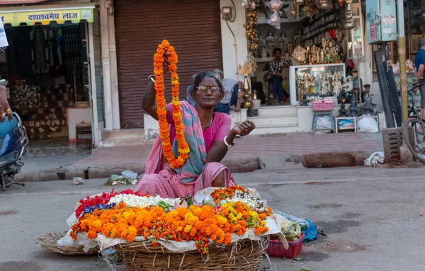 Varanasi Uttar Pradesh India April 2019 Street Vendors Selling Products — стоковое фото