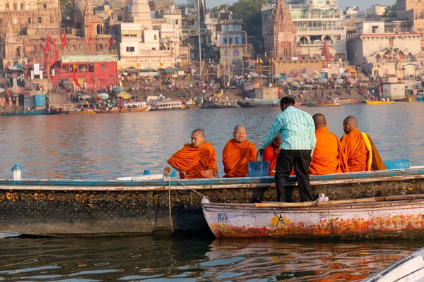 Varanasi Uttar Pradesh Indien April 2019 Indiska Buddistiska Munken Tar — Stockfoto