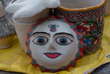 Surajkund Zanaat Fuarında Hint Kuklaları ve El Sanatları Ürünleri