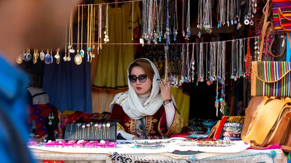 Faridabad Haryana India February 2020 Woman Afghanistan Selling Ethnic Jewellery — Stock Photo, Image