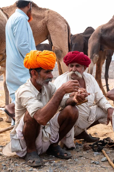 Pushkar Rajasthan Índia Novembro 2019 Retrato Comerciante Camelos Índio Com — Fotografia de Stock