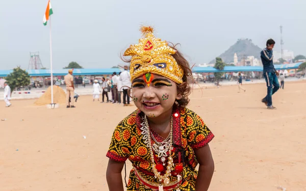 プシュカル ラジャスタン州 インド 2019年11月 プシュカル キャメル フェア グラウンドでの主クリシュナ メイクとドレスのかわいいインドの種類 — ストック写真