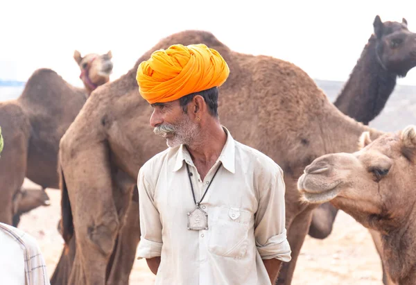 Pushkar Rajasthan India November 2019 Porträtt Kamelhandlare Indian Man Med — Stockfoto