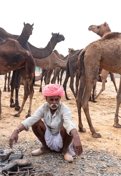 Pushkar Rajasthan Índia Novembro 2019 Retrato Comerciante Camelos Índio Com — Fotografia de Stock