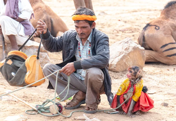 Pushkar Rajasthan Indien November 2019 Indischer Mann Lockt Touristen Mit — Stockfoto