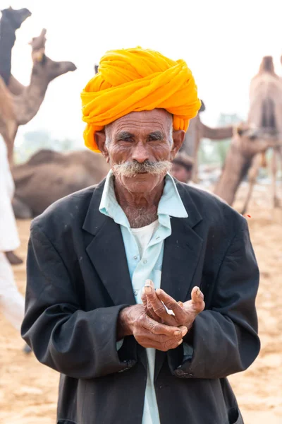 Pushkar Rajasthan India November 2019 Porträtt Kamelhandlare Indian Man Med — Stockfoto