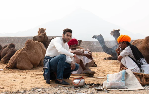 Pushkar Rajasthan India Noviembre 2019 Retrato Hombre Rajastahni Camellos Feria — Foto de Stock