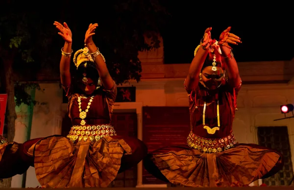 Chicas Indias Realizando Danza Clásica India Odissi Forma Del Estado —  Fotos de Stock