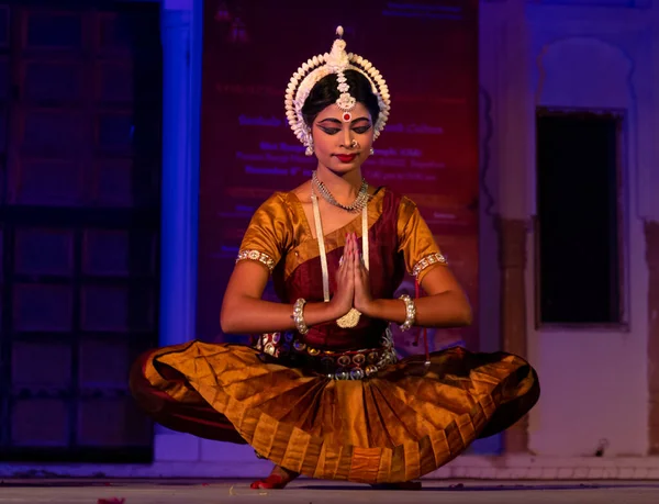 Indiska Flickor Utför Indiska Klassiska Odissi Dansform Odisha State Pushkar — Stockfoto