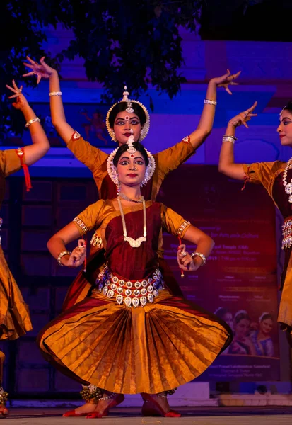 Ragazze Indiane Che Esibiscono Nella Danza Classica Indiana Odissi Dello — Foto Stock