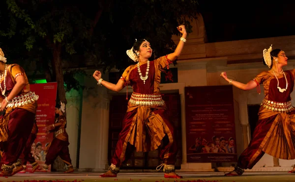 Ragazze Indiane Che Esibiscono Nella Danza Classica Indiana Odissi Dello — Foto Stock