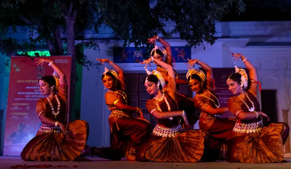 Chicas Indias Realizando Danza Clásica India Odissi Forma Del Estado — Foto de Stock