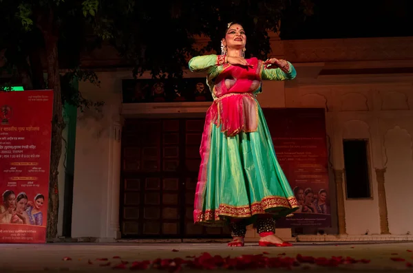 Danseuse Classique Indienne Interprétant Danse Classique Kathak Foire Chameau Pushkar — Photo