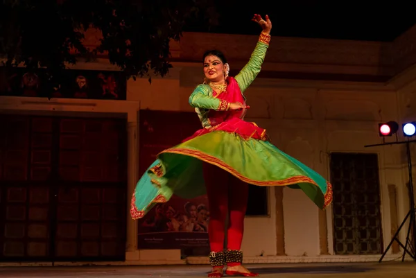 Индийская Классическая Танцовщица Исполняющая Классический Танец Катак Ярмарке Верблюдов Пушкаре — стоковое фото
