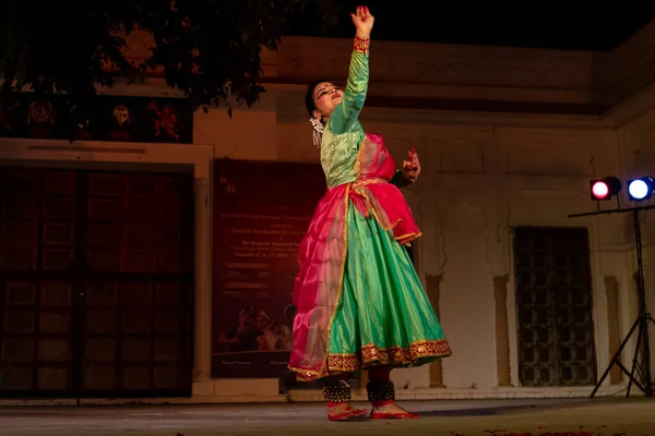 Indische Klassische Tänzerin Mit Klassischer Kathak Tanzform Bei Der Pushkar — Stockfoto