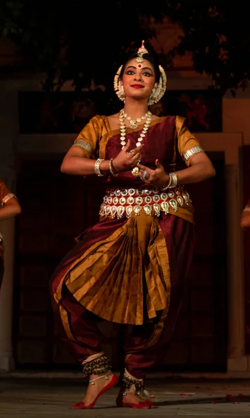 Chicas Indias Realizando Danza Clásica India Odissi Forma Del Estado — Foto de Stock