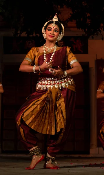 Chicas Indias Realizando Danza Clásica India Odissi Forma Del Estado — Foto de Stock