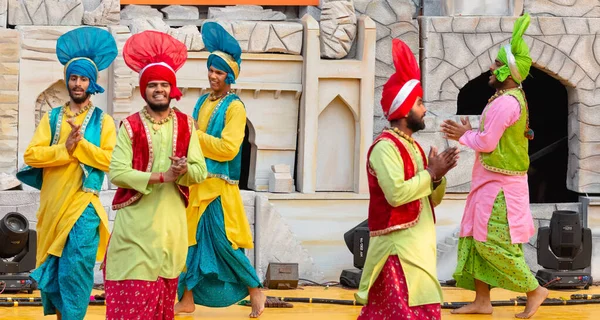 Sikh Persone Che Eseguono Danza Punjabi Bhangra Celebrare Festival Surajkund — Foto Stock
