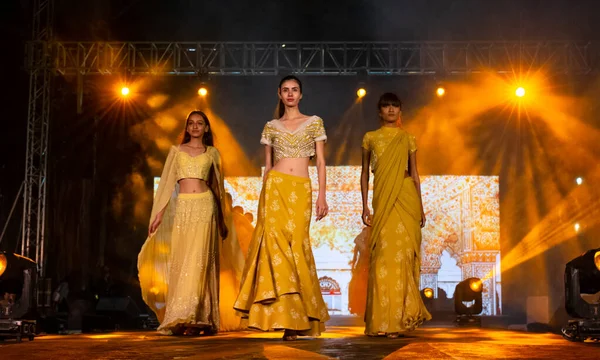 New Delhi Indie Grudzień 2019 Indyjskie Modelki Wykonujące Ramp Walk — Zdjęcie stockowe