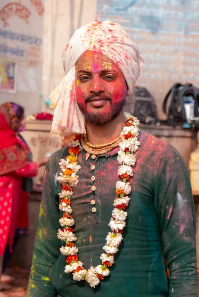 バルサナ ウター プラデシュ インド 2020年3月 バルサナ市で開催されるカラフルなホリ祭りに参加するインドの人々の肖像 — ストック写真