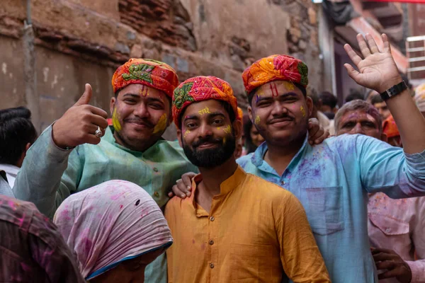 バルサナ ウター プラデシュ インド 2020年3月 バルサナ市で開催されるカラフルなホリ祭りに参加するインドの人々の肖像 — ストック写真