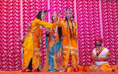 Hindistan 'da Dushera Fuarı sırasında, Ekim 2019' da Ramlila 'da kutsal kitap 