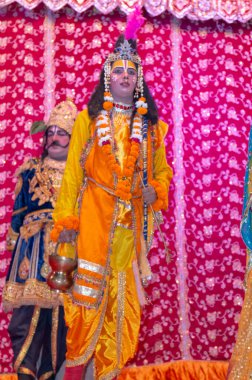 Hindistan 'da Dushera Fuarı sırasında, Ekim 2019' da Ramlila 'da kutsal kitap 