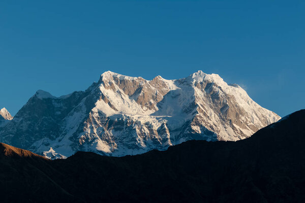 Сценический ландшафт долины Чопта, Уттаракханд
