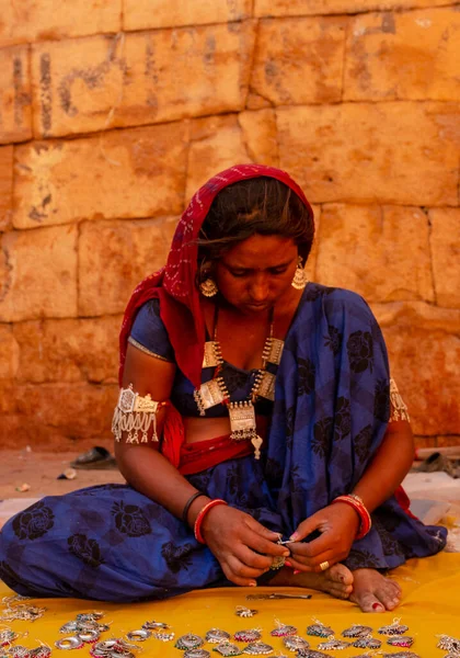 Джайзальмер Джастан Индия Ноябрь 2018 Портрет Индийской Женщины Этнической Одежде — стоковое фото