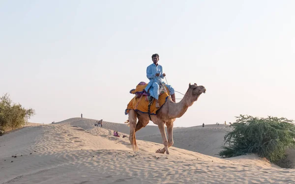 Jaisalmer Rajasthan Indien November 2018 Touristen Genießen Kamelritt Der Thar — Stockfoto