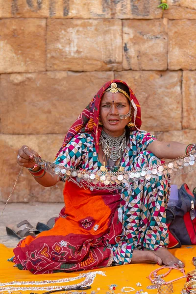 Джайзальмер Джастан Индия Ноябрь 2018 Портрет Индийской Женщины Этнической Одежде — стоковое фото