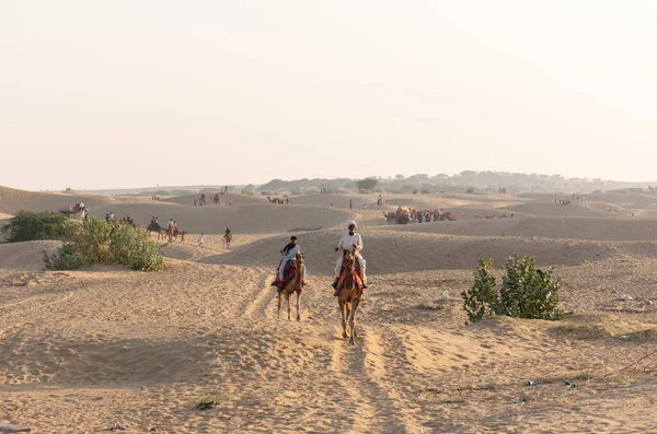 Jaisalmer Rajasthan India November 2018 People Tourists Riding Camel Thar — Stock Photo, Image