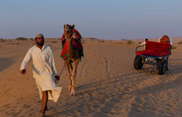 Kamelförare Med Kameler Sanddynerna Thar Desert Jaisalmer Indien — Stockfoto