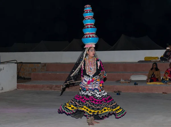 Kobieta Wykonująca Tradycyjny Taniec Ludowy Kalbelia Jaisalmer Rajasthan Indie Listopad — Zdjęcie stockowe