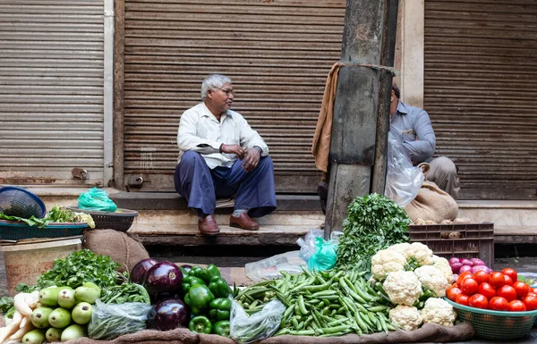 Street Vendor Selling Vegetables Old Delhi Chandni Chowk Market India — Stock Photo, Image