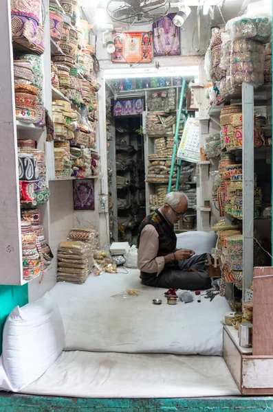 Porträt Eines Straßenhändlers Oder Ladenbesitzers Auf Dem Chandni Chowk Markt — Stockfoto