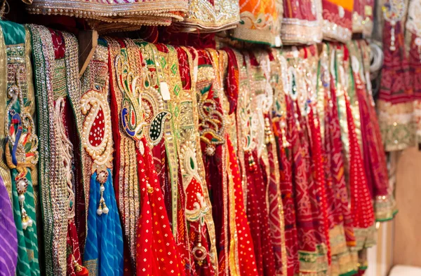 Decoraciones Doradas Colgantes Con Campanas Bocanadas Colgando Una Tienda Chandni — Foto de Stock