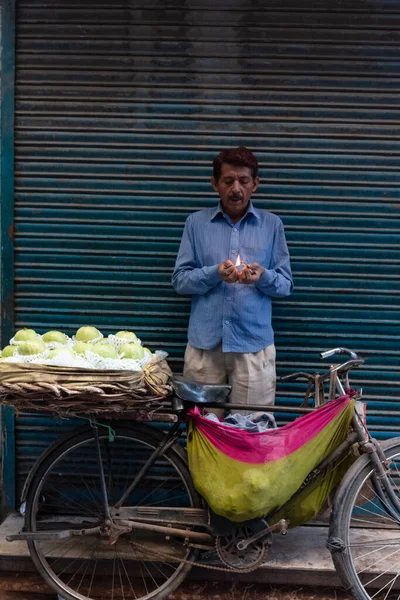 Portrait Man Standing Front Closed Shop Fruits His Cycle Smoking — Stock Photo, Image