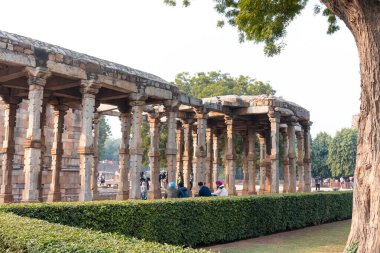 Kutub Minar, Yeni Delhi, Hindistan 'da Kutub Minar ve Kutup Minar olarak da bilinir.